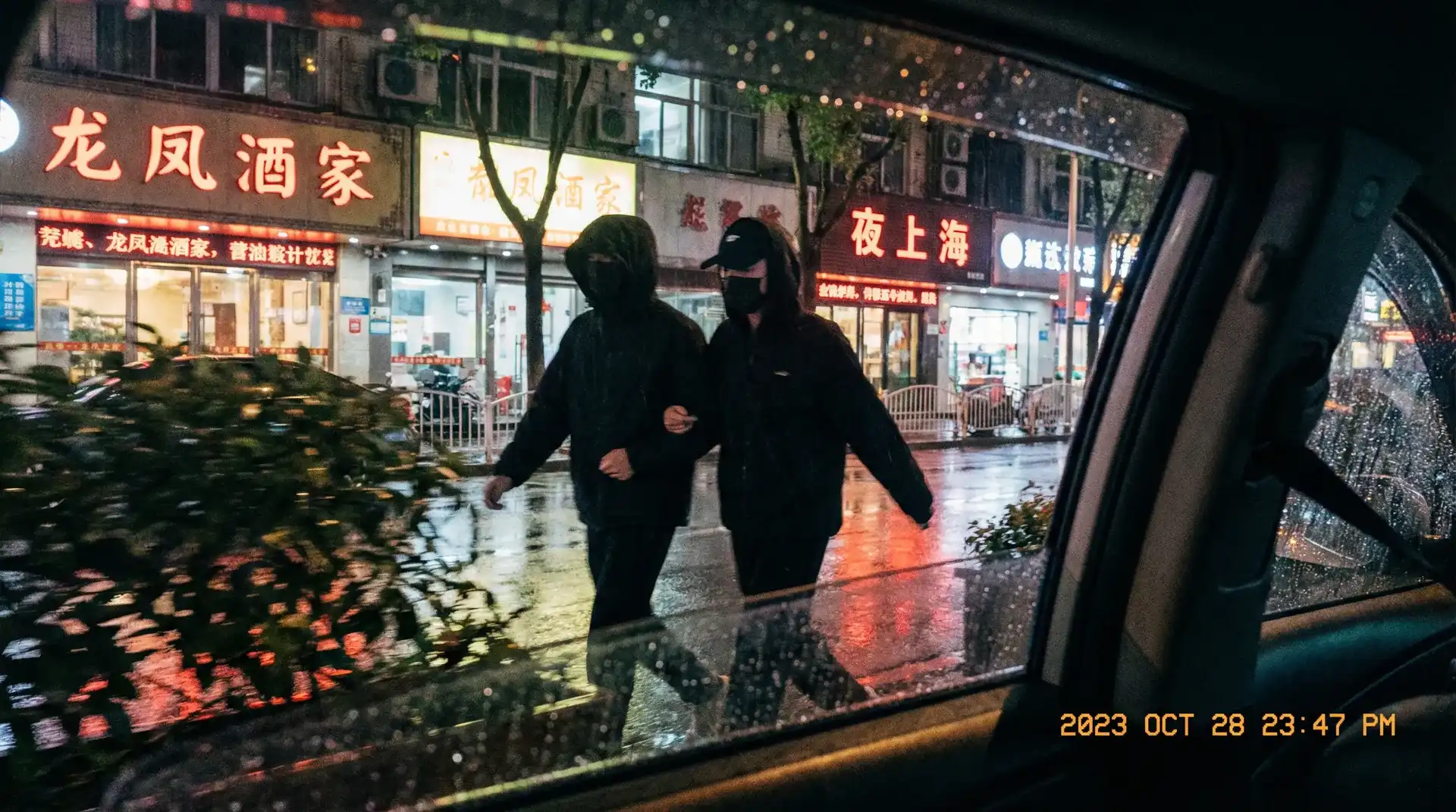 奇异果体育官网 - 顶流明星深夜密会现场抓拍照片